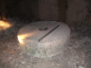 Lire la suite à propos de l’article Un patrimoine en péril: les meulières souterraines d&rsquo;Amarens