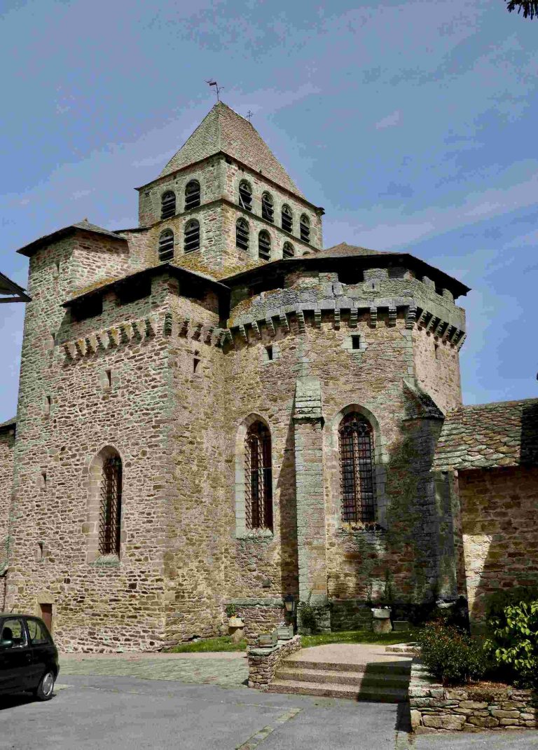 Inières, Boussac et Sainte-Radegonde : trois églises rurales fortifiées en Aveyron